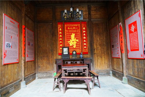 江西婺源这个古村落风水很好,房屋都是文房四宝,春天风景美如画