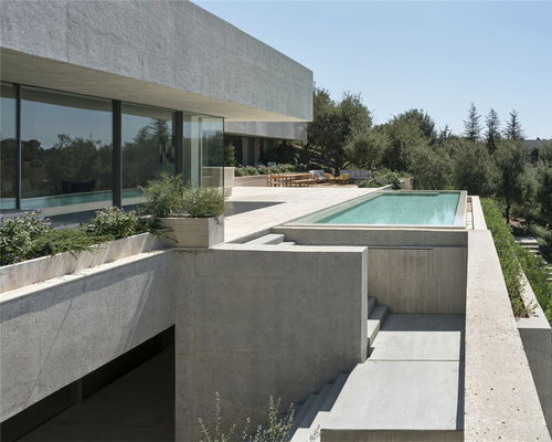 粗野之中保留温度感 约旦k.巴古提住宅